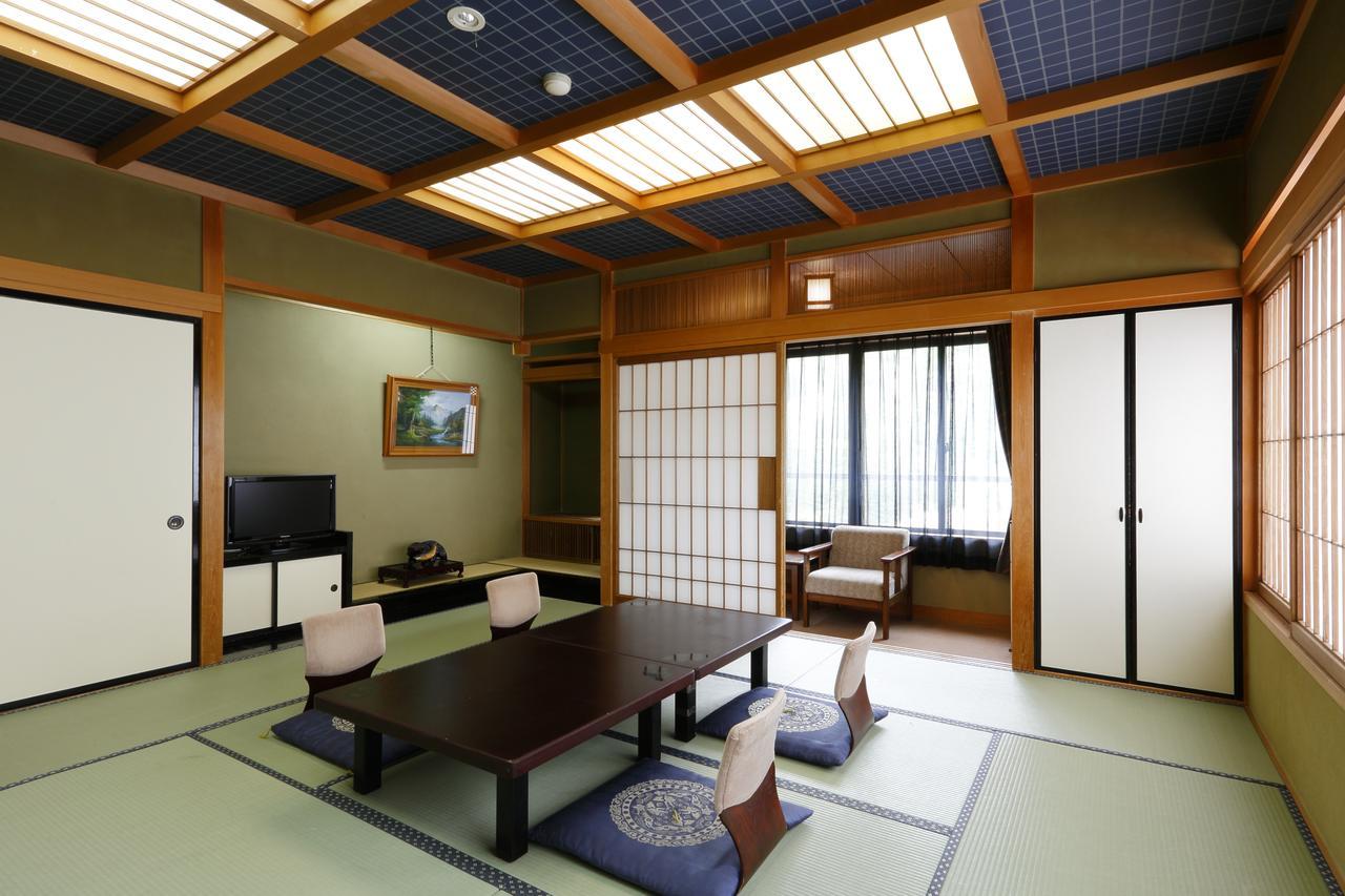 Okada Ryokan Warakutei Takayama  Exterior foto